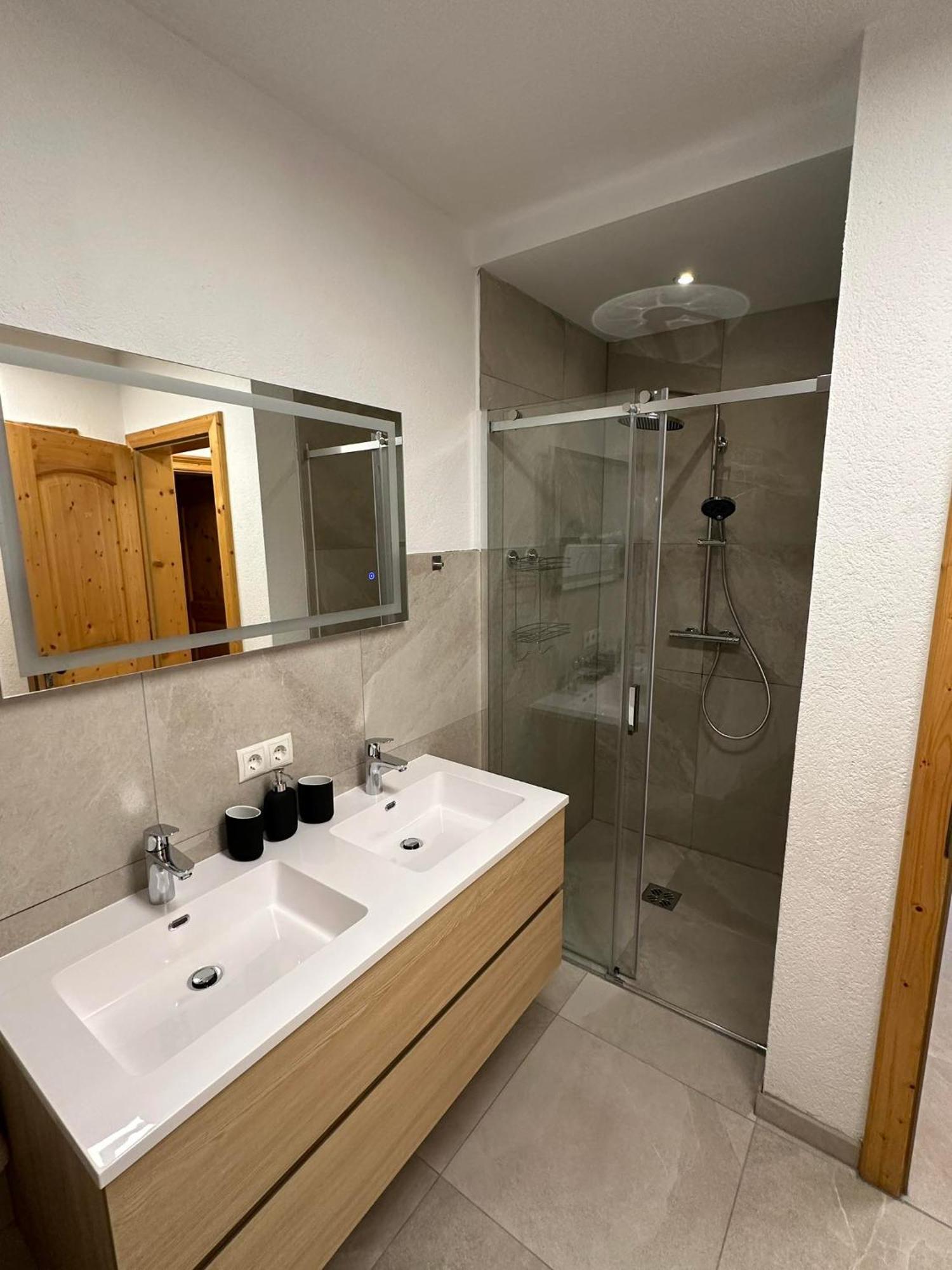 Deluxe Apart Bader Ервалд Екстериор снимка